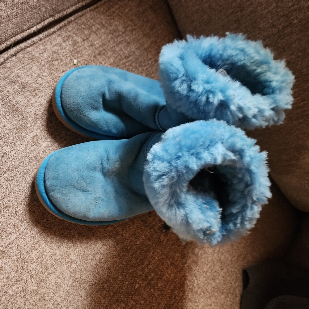 USED Blue UGGS - Picture 16 of 16
